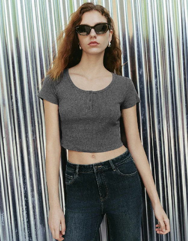Basic Crew Neck T-Shirt Front Pockets Side Pockets Patch Pockets