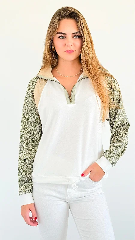 Patchwork Charm Quarter-Zip Sweatshirt Hoodie with Pastel Soft Subtle