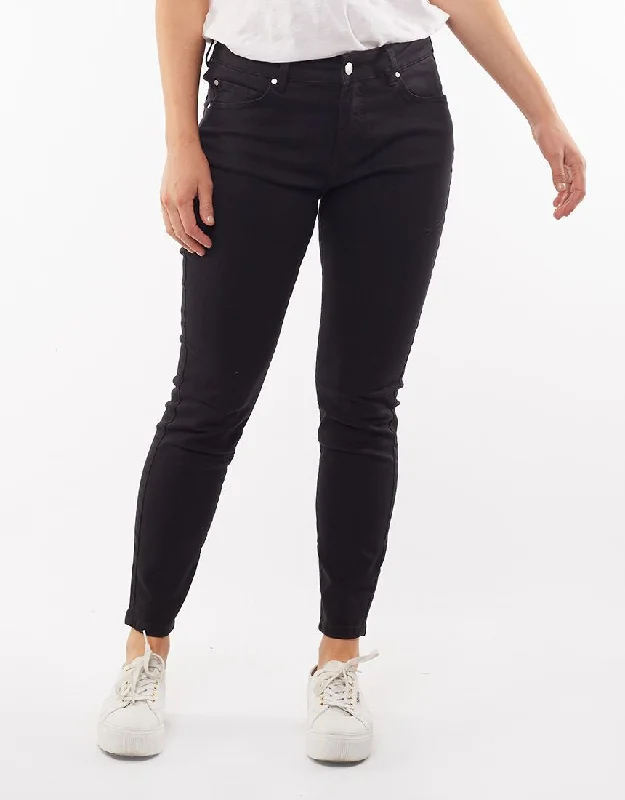 Foxwood City Jean - Black Elegant Dark-Wash Bootcut Jeans