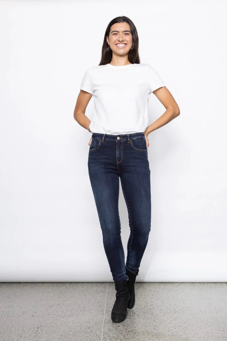 LTB Julianne X Jean - Undamaged Nevina Wash Cozy Relaxed Fit Jeans
