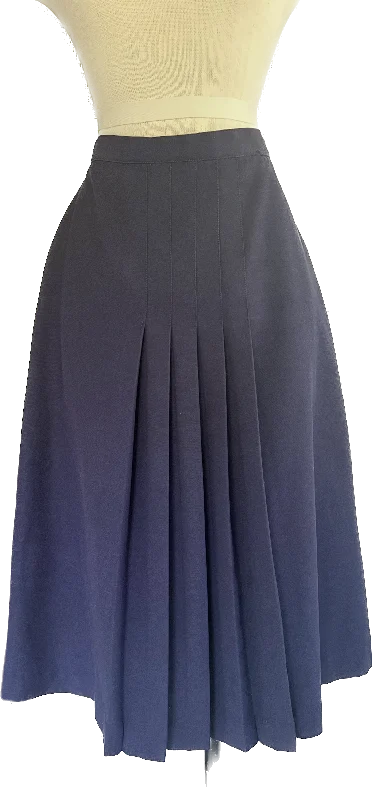 80s College Town Navy Pleat Front Skirt       W26 breathable skirt fabric